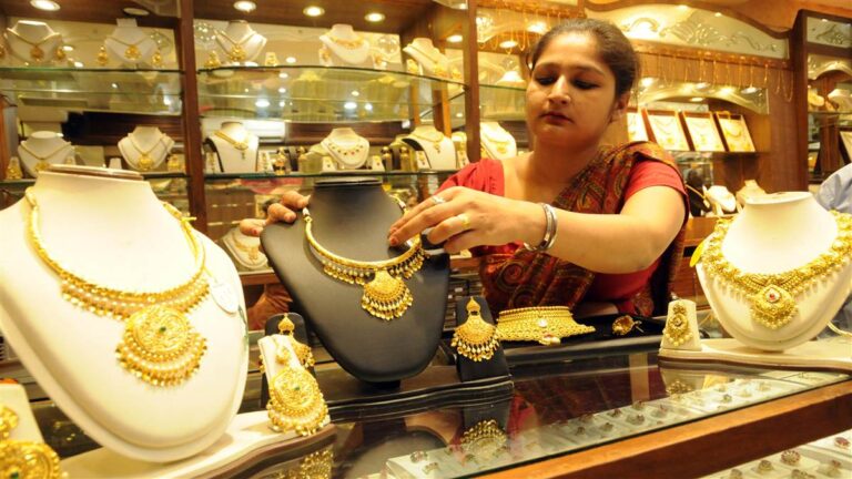 ਨਵੀਆਂ ਉਚਾਈਆਂ ਨੂੰ ਛੂਹ ਰਿਹੈ ਸੋਨਾ, ਦੀਵਾਲੀ ਤਕ ਇਨੇ ਹਜ਼ਾਰ ਤੱਕ ਪਹੁੰਚਣ ਦੀ ਉਮੀਦ