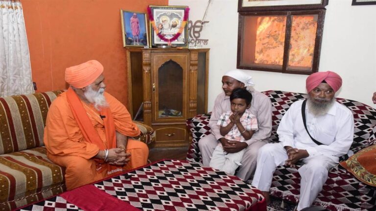 ਸੰਤ ਸੀਚੇਵਾਲ ਦੇ ਯਤਨਾਂ ਸਦਕਾ ਲਿਬਨਾਨ ’ਚ 24 ਸਾਲਾਂ ਤੋਂ ਫਸਿਆ ਪੰਜਾਬੀ ਪਰਤਿਆ ਘਰ