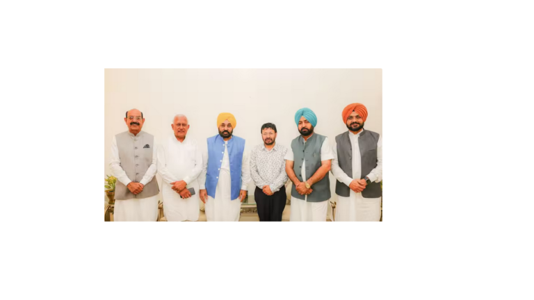 Punjab News: CM ਮਾਨ ਨੇ ਨਵੇਂ ਕੈਬਨਿਟ ਮੰਤਰੀਆਂ ਨਾਲ ਕੀਤੀ ਮੁਲਾਕਾਤ, ਜ਼ਿੰਮੇਵਾਰੀਆਂ ਲਈ ਦਿੱਤੀਆਂ ਵਧਾਈਆਂ, ਜਾਣੋ ਹੋਰ ਕੀ ਹੋਈ ਚਰਚਾ ?