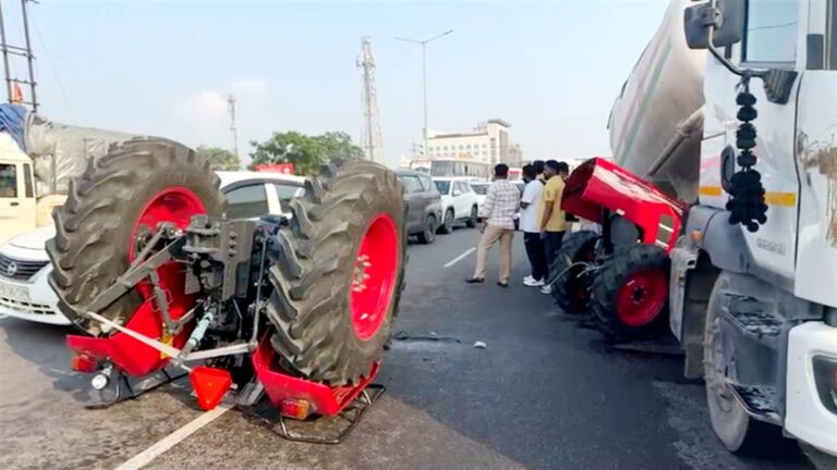 ਜਲੰਧਰ : ਟੈਂਕਰ ਤੇ ਟ੍ਰੈਕਟਰ ਦੀ ਜ਼ਬਰਦਸਤ ਟੱਕਰ ’ਚ ਟ੍ਰੈਕਟਰ ਦੇ ਹੋਏ ਦੋ ਟੋਟੇ
